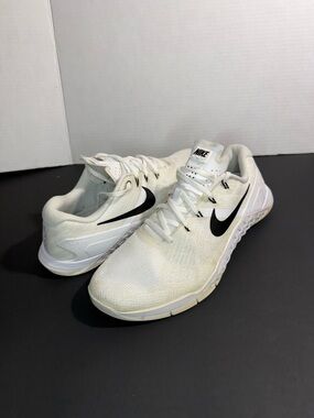 Nike White & Black Athletic Trainers